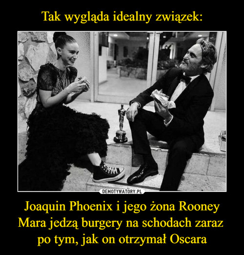 Tak wygląda idealny związek: Joaquin Phoenix i jego żona Rooney Mara jedzą burgery na schodach zaraz 
po tym, jak on otrzymał Oscara