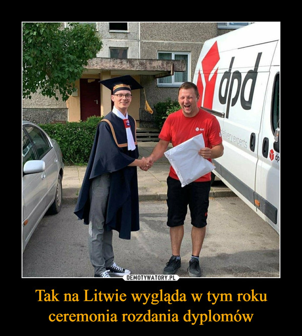 Tak na Litwie wygląda w tym roku ceremonia rozdania dyplomów –  