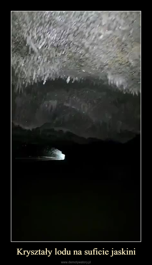 Kryształy lodu na suficie jaskini –  